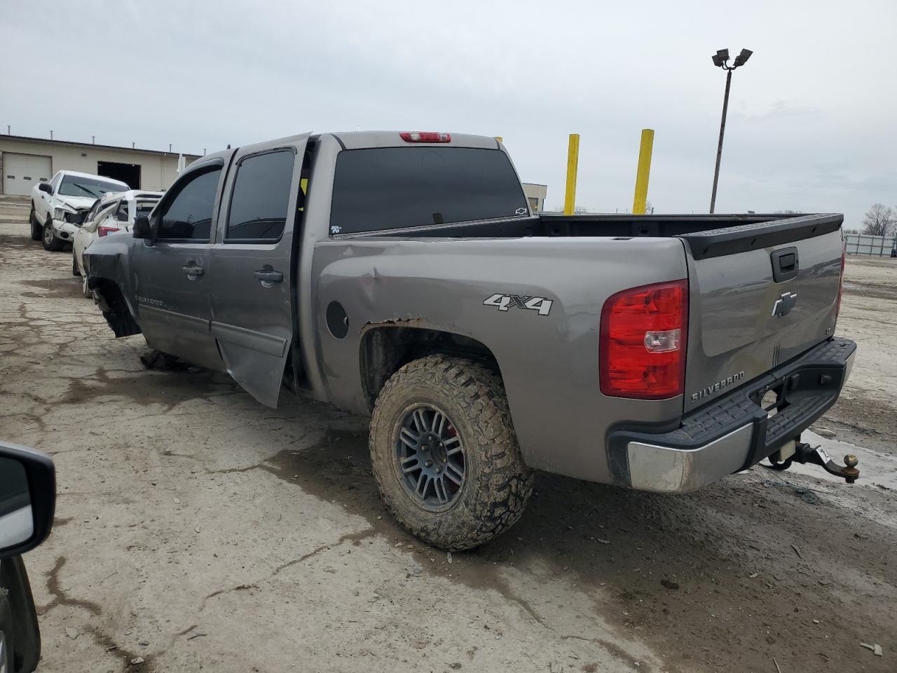 2009 Chevrolet Silverado - Image 2