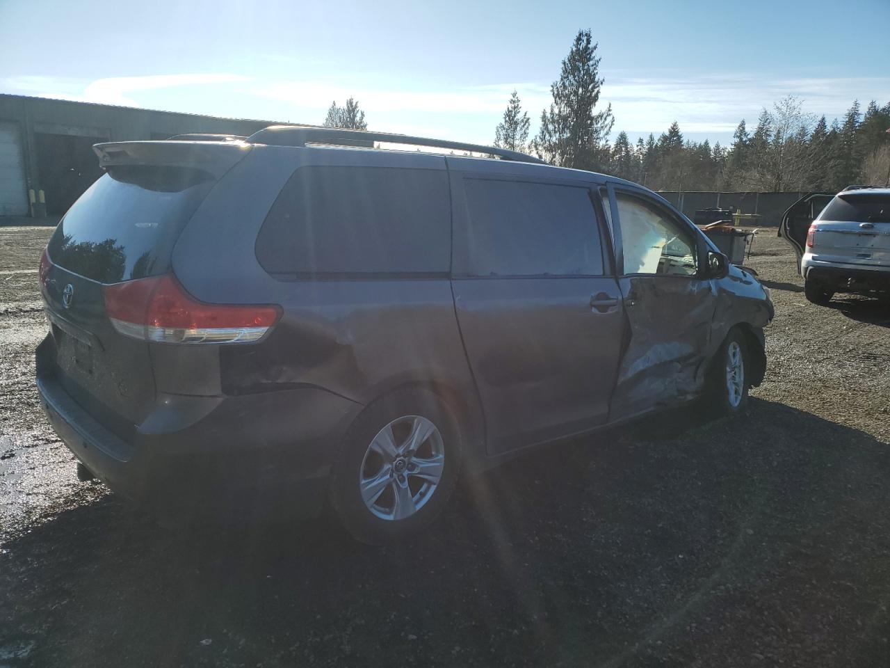 2013 Toyota Sienna - Image 3