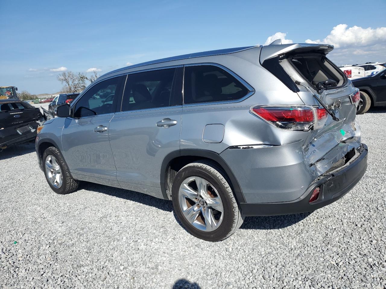 2016 Toyota Highlander - Image 2