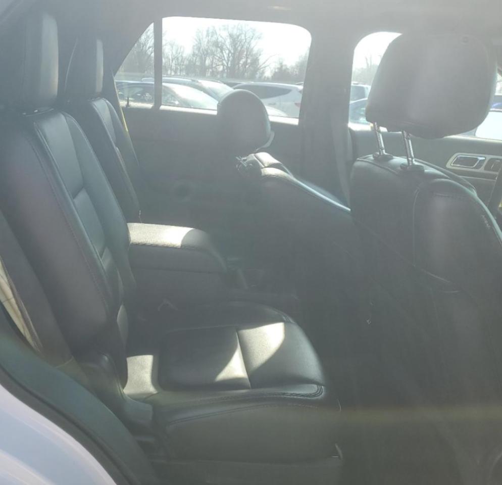 2015 Ford Explorer - Image 12