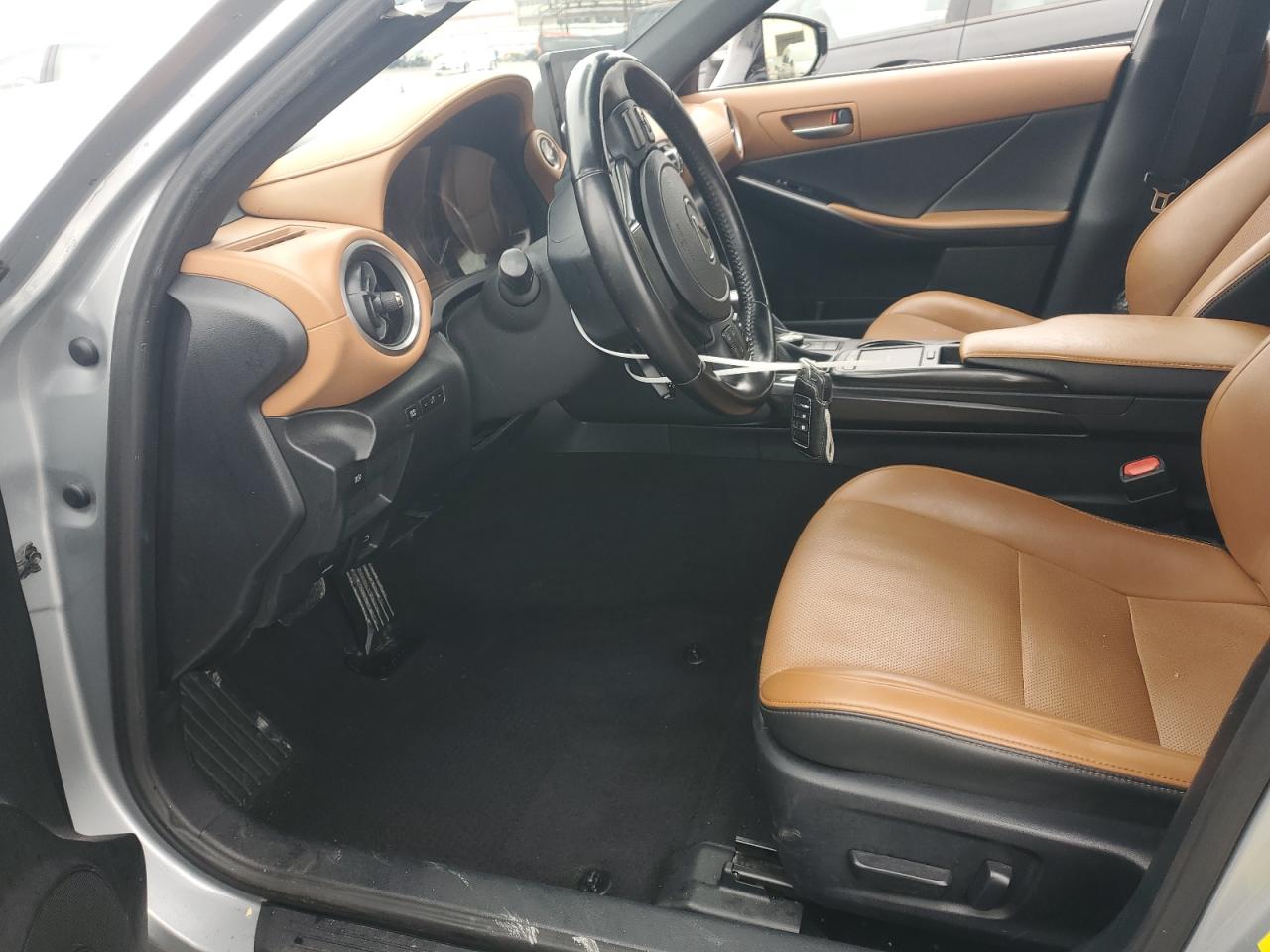 2021 Lexus IS - Image 7