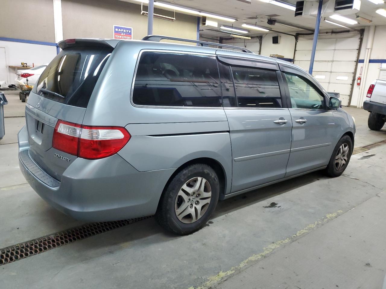 2005 Honda Odyssey - Image 3