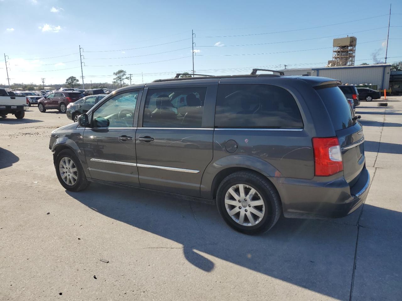 2015 Chrysler Town & Country - Image 2