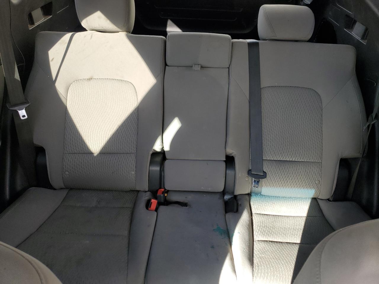 2015 Hyundai Santa Fe - Image 10