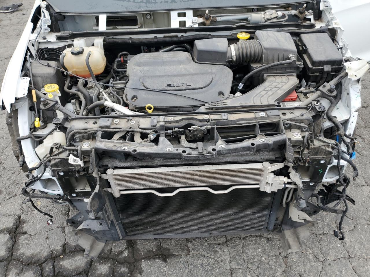 2019 Chrysler Pacifica - Image 12