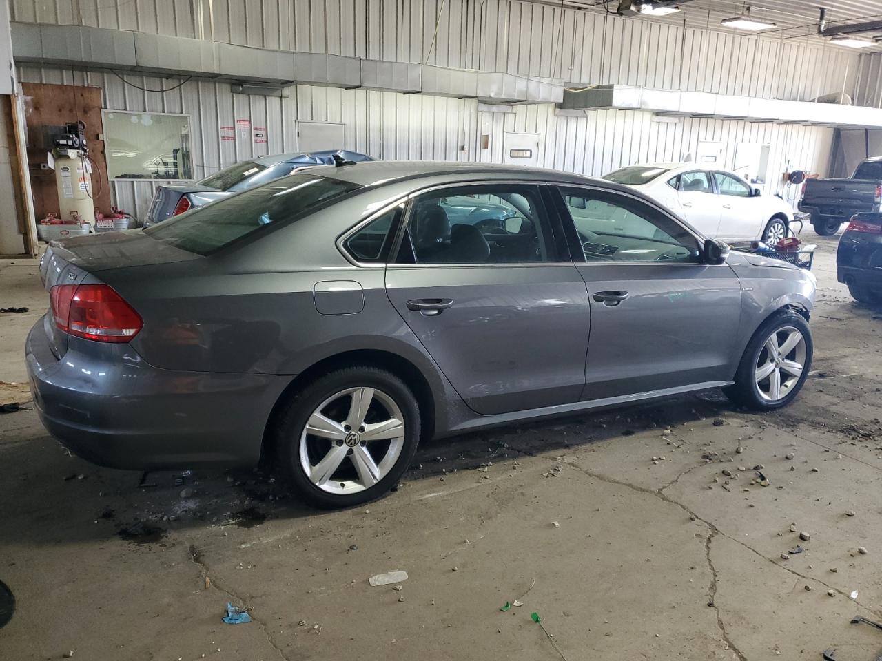 2015 Volkswagen Passat - Image 3