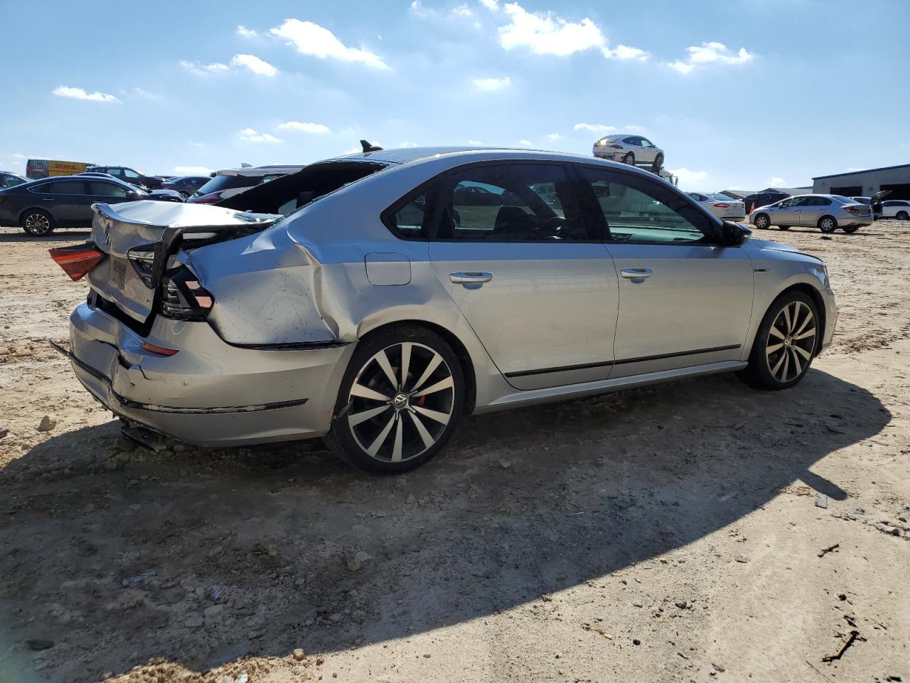 2018 Volkswagen Passat - Image 3