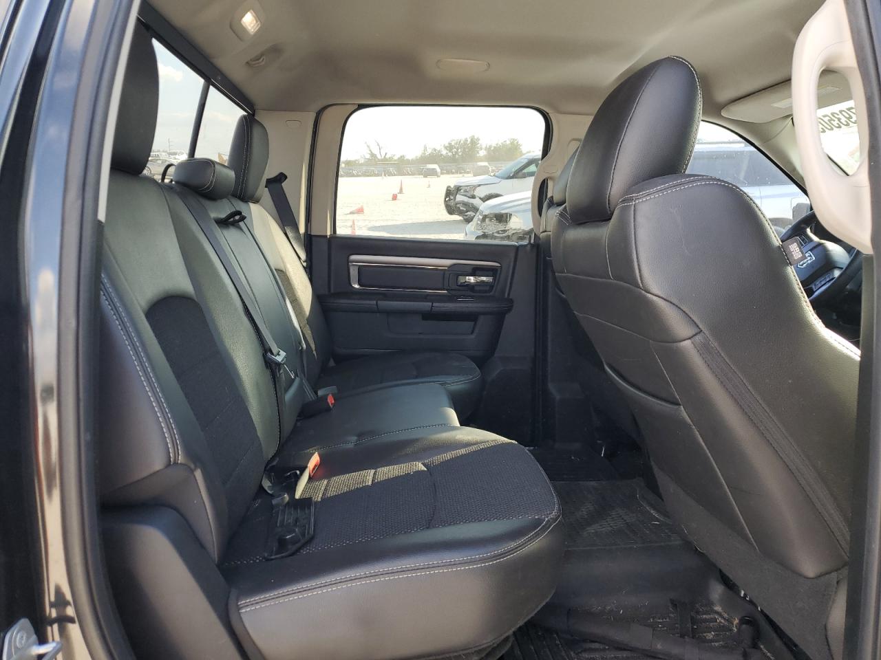 2016 RAM 1500 - Image 11