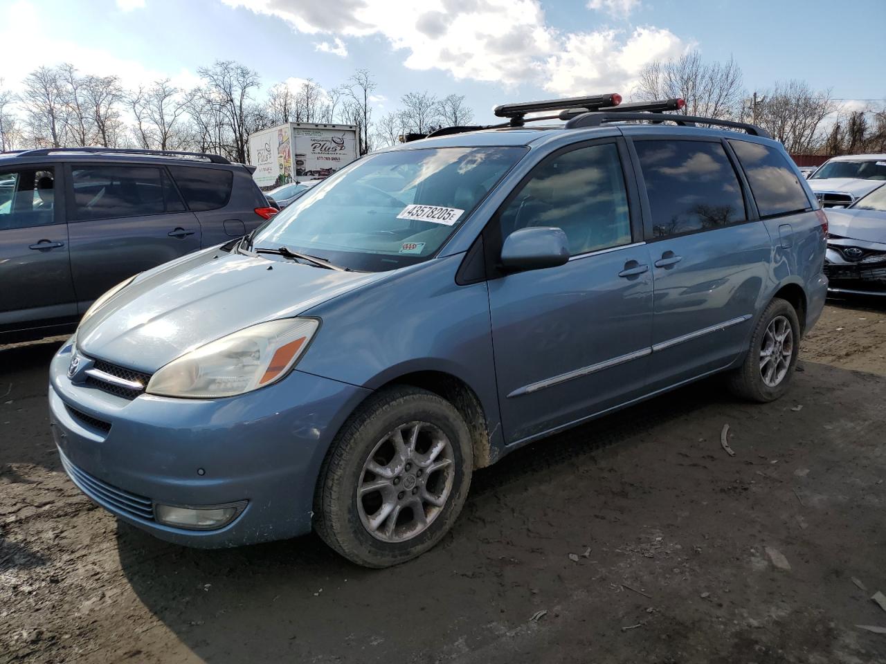 2005 Toyota Sienna - Image 1
