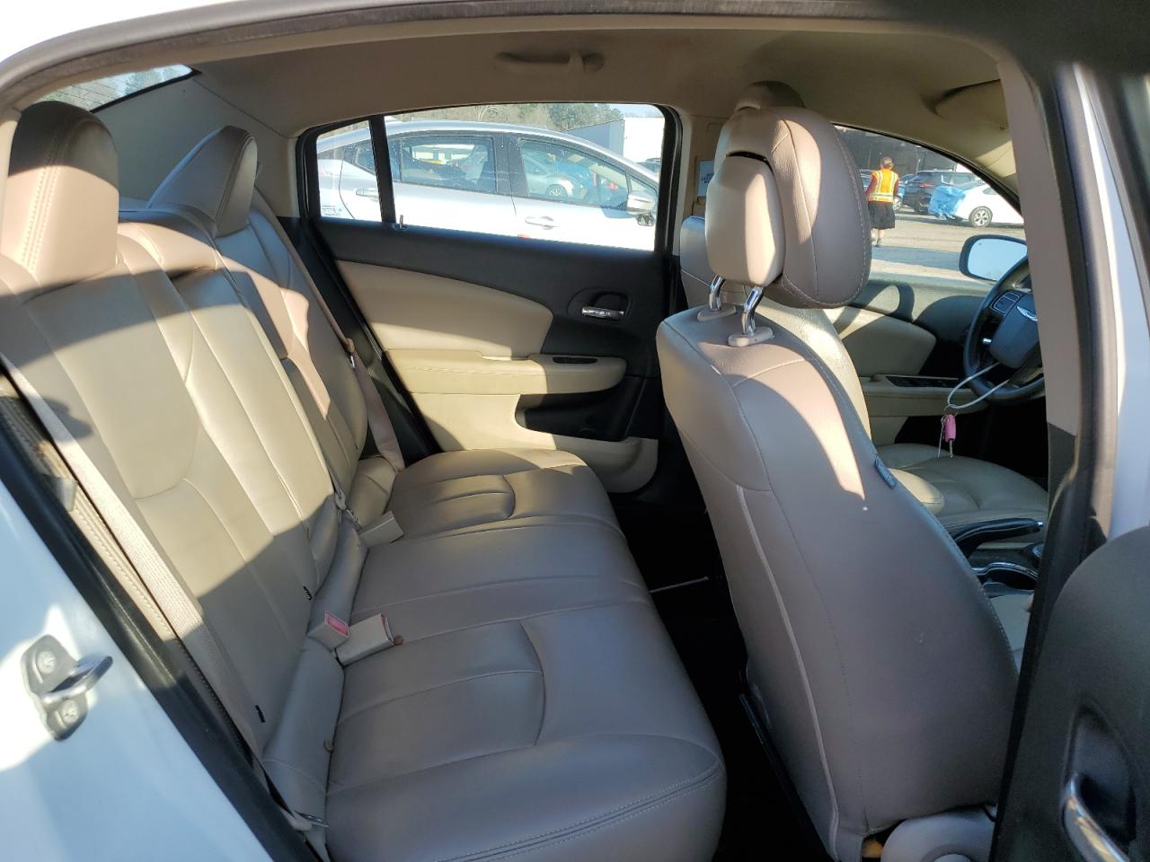 2014 Chrysler 200 - Image 10