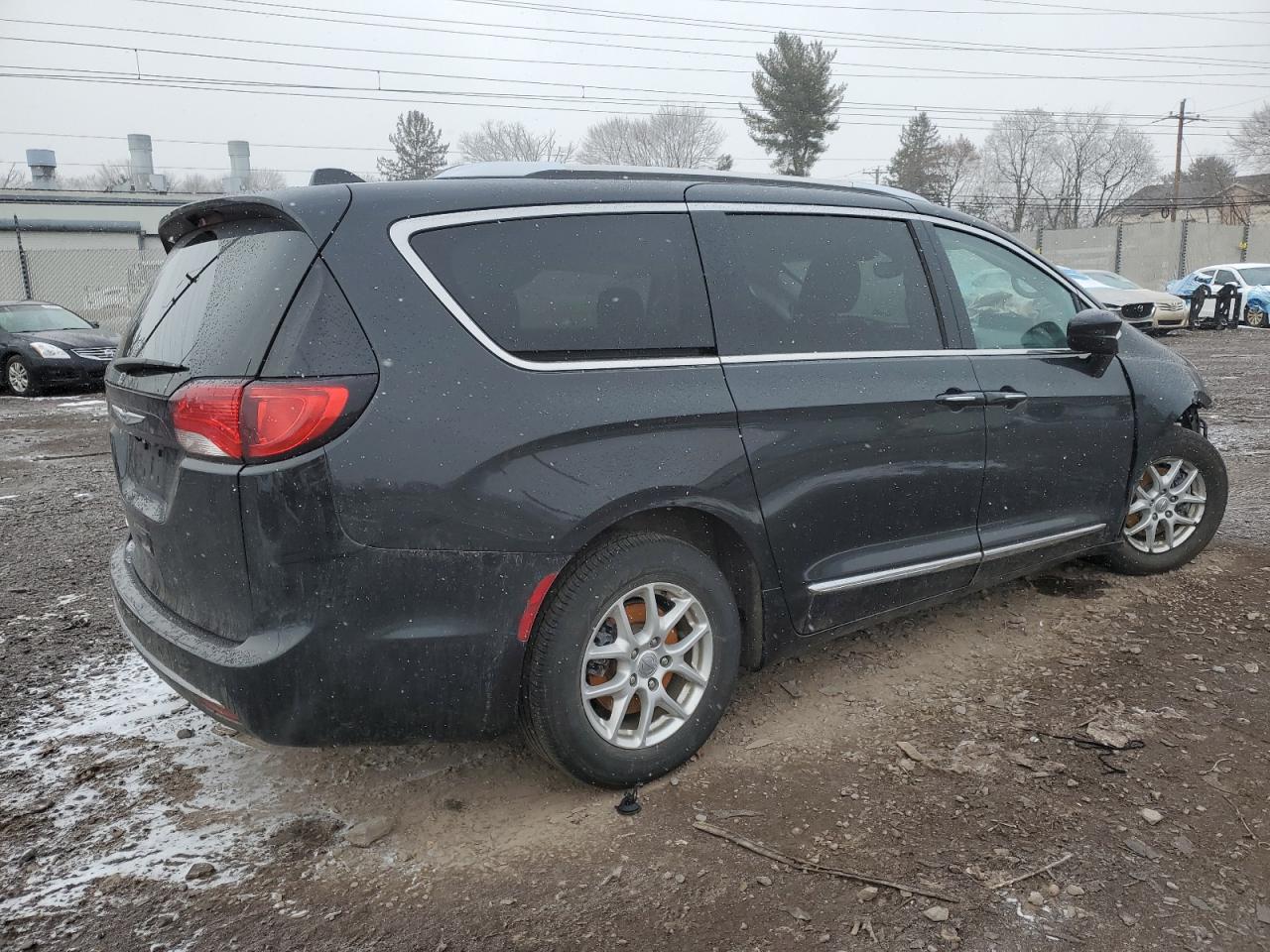 2020 Chrysler Pacifica - Image 3