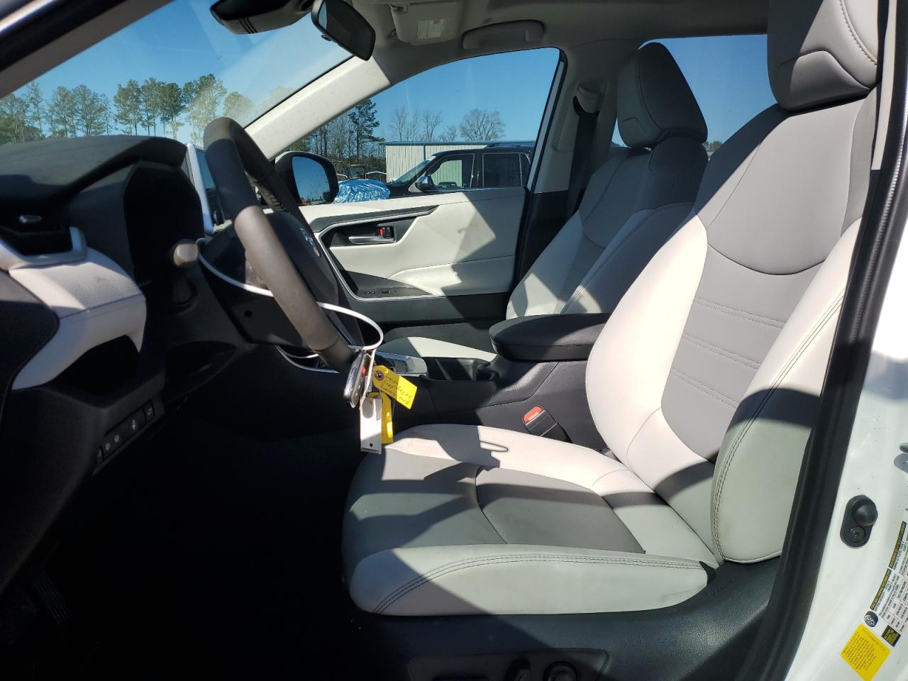 2024 Toyota RAV 4 - Image 7