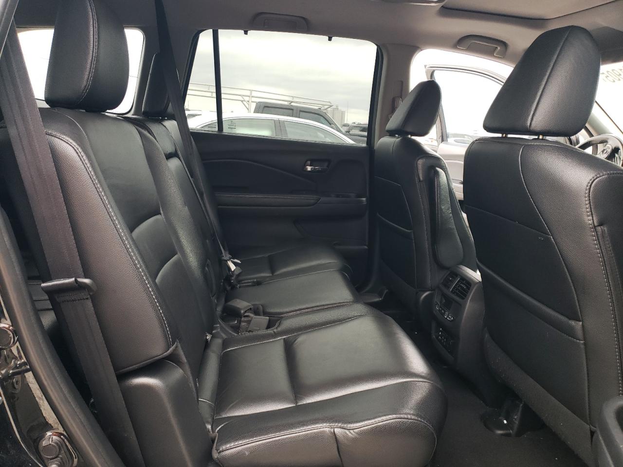 2018 Honda Pilot - Image 11