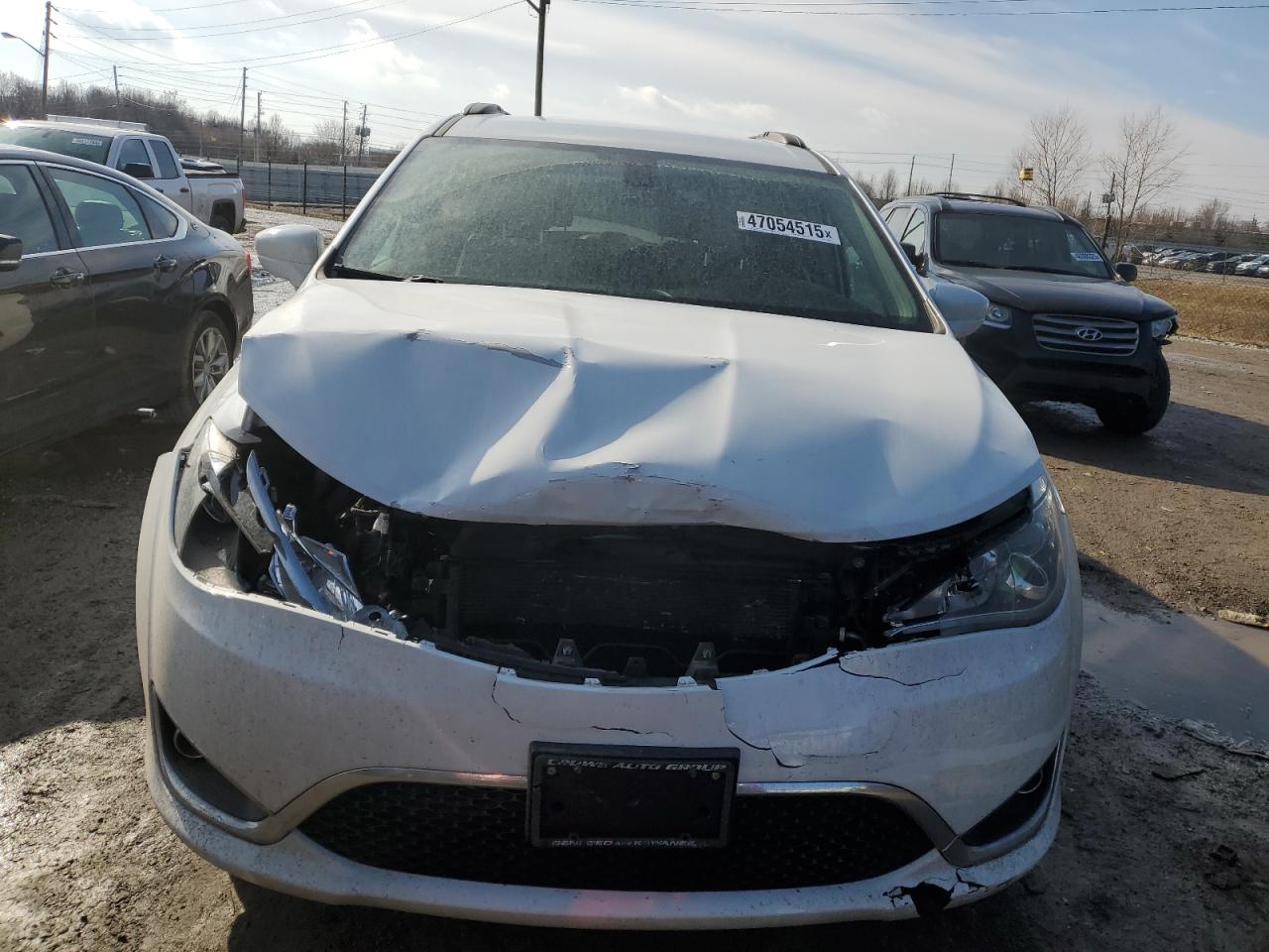 2017 Chrysler Pacifica - Image 5