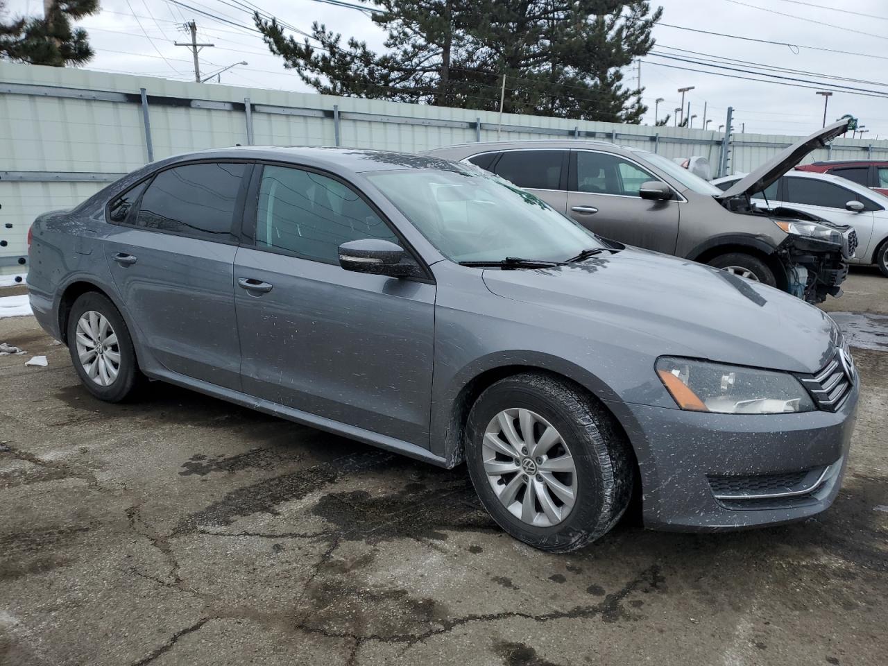 2015 Volkswagen Passat - Image 4