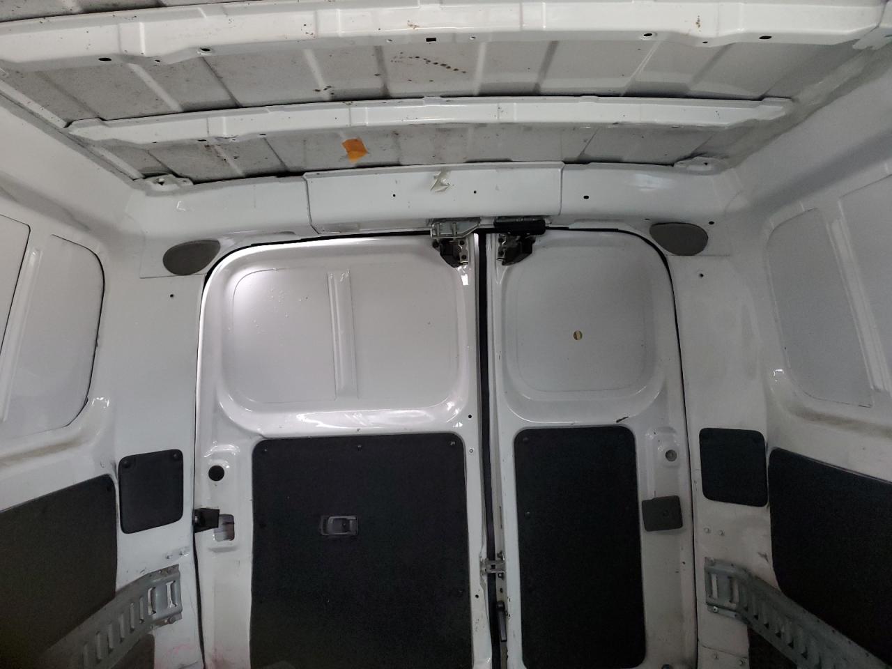 2015 Chevrolet Express - Image 10