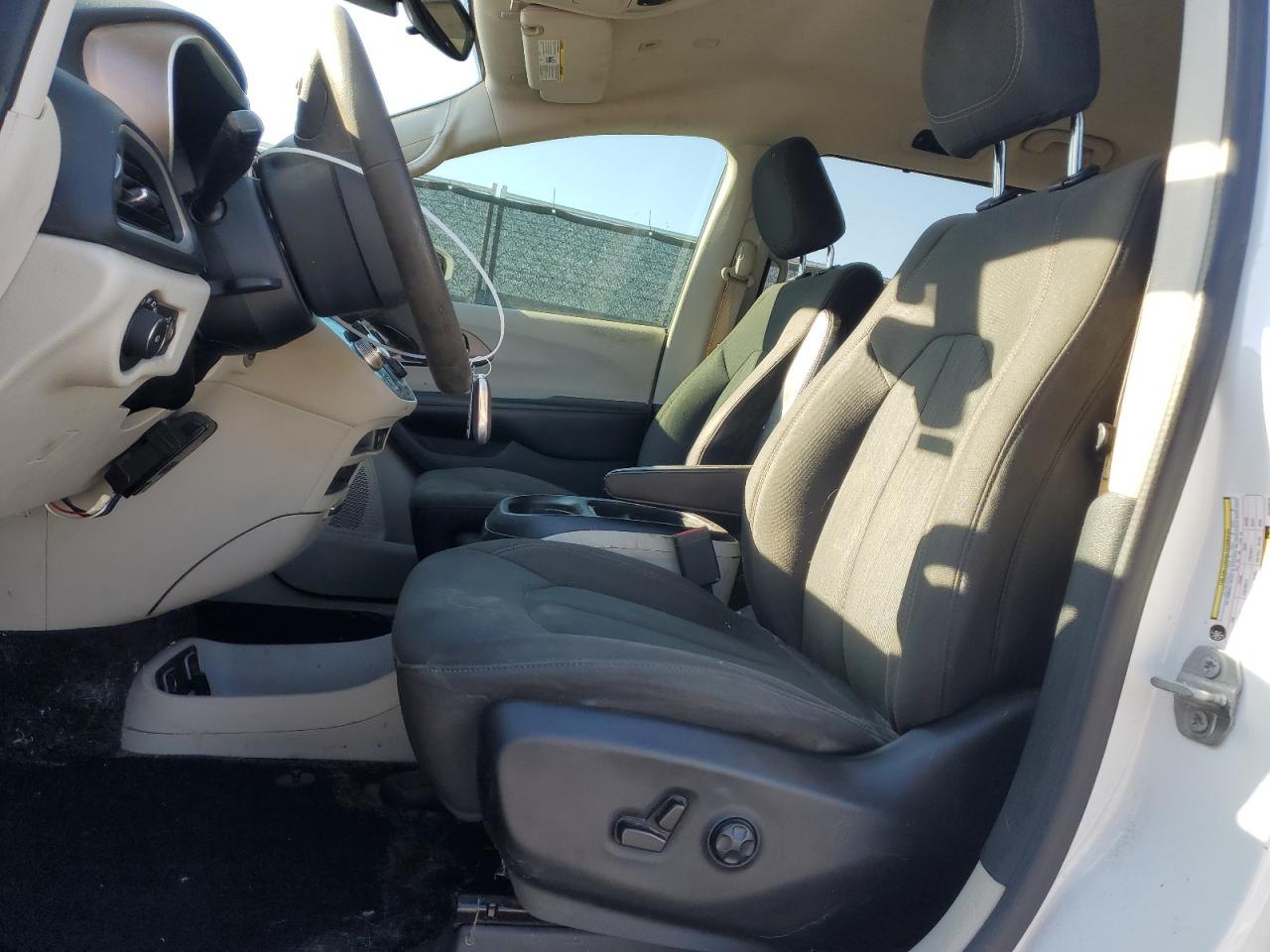 2018 Chrysler Pacifica - Image 7