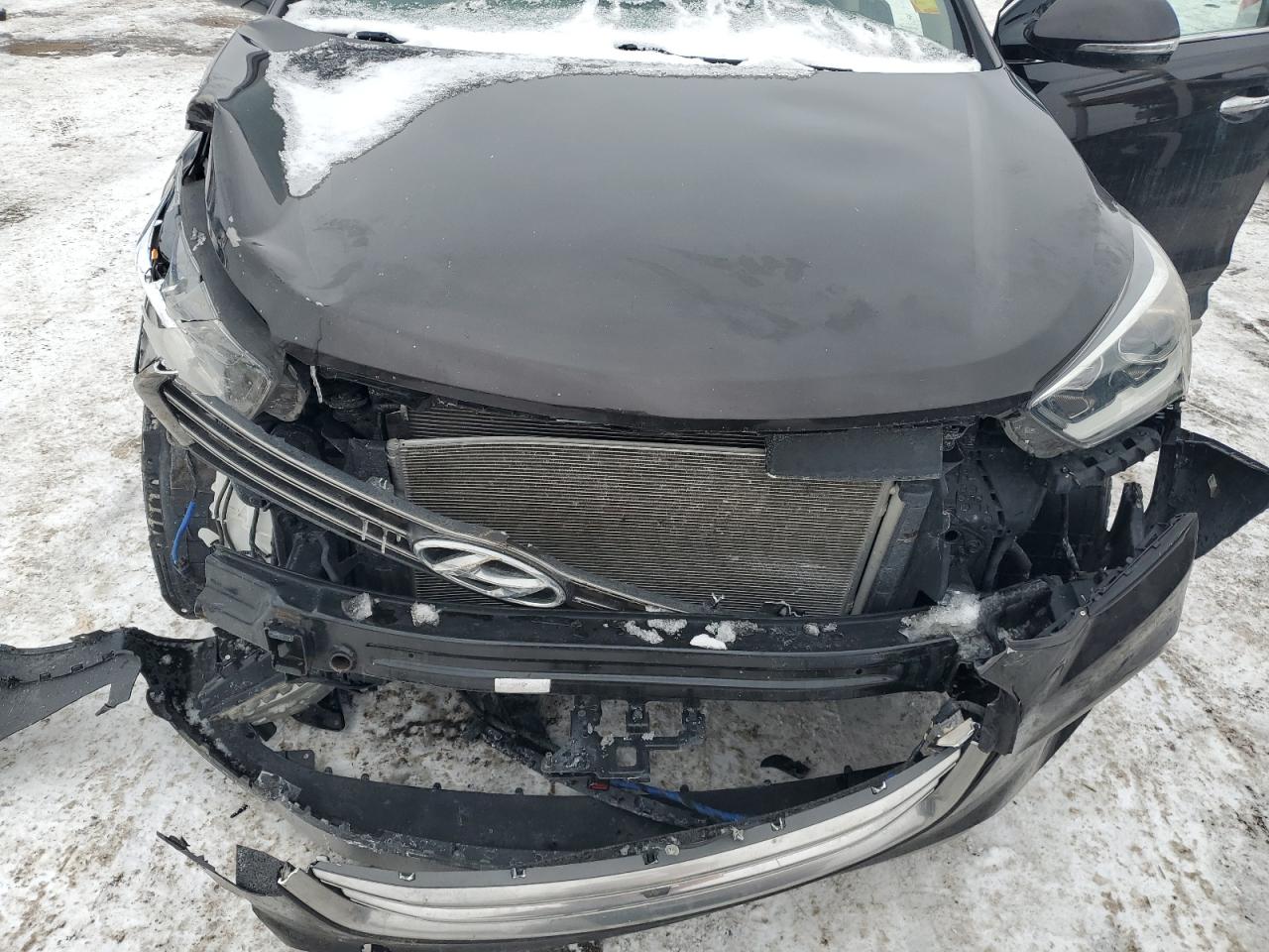 2018 Hyundai Santa Fe - Image 12