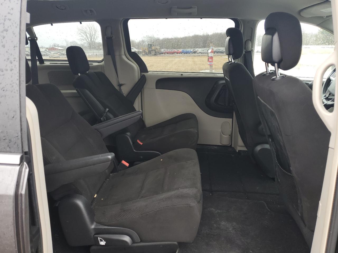 2015 Chrysler Town & Country - Image 11