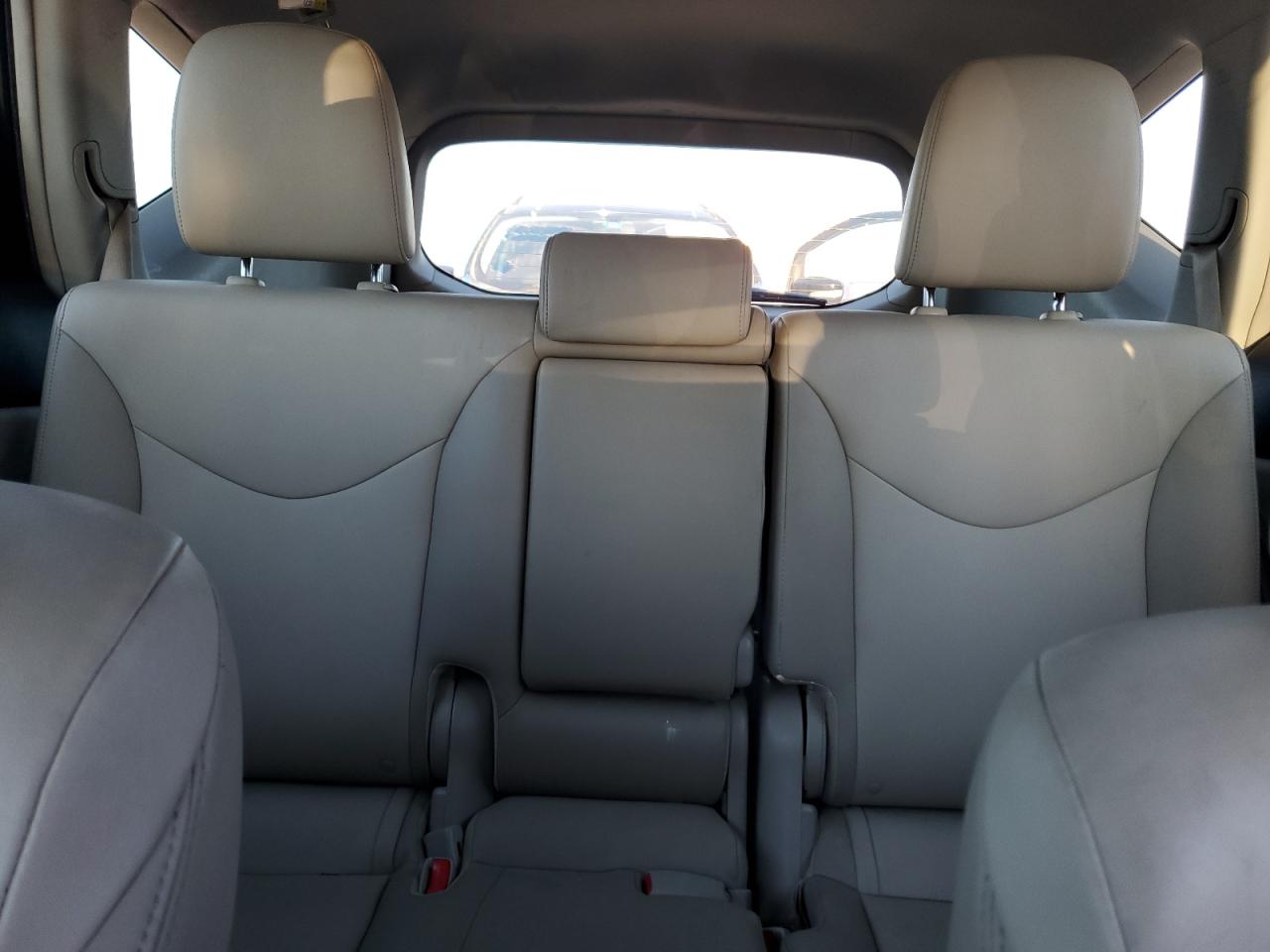 2012 Toyota Prius - Image 10
