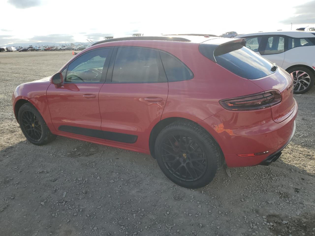 2018 Porsche Macan - Image 2