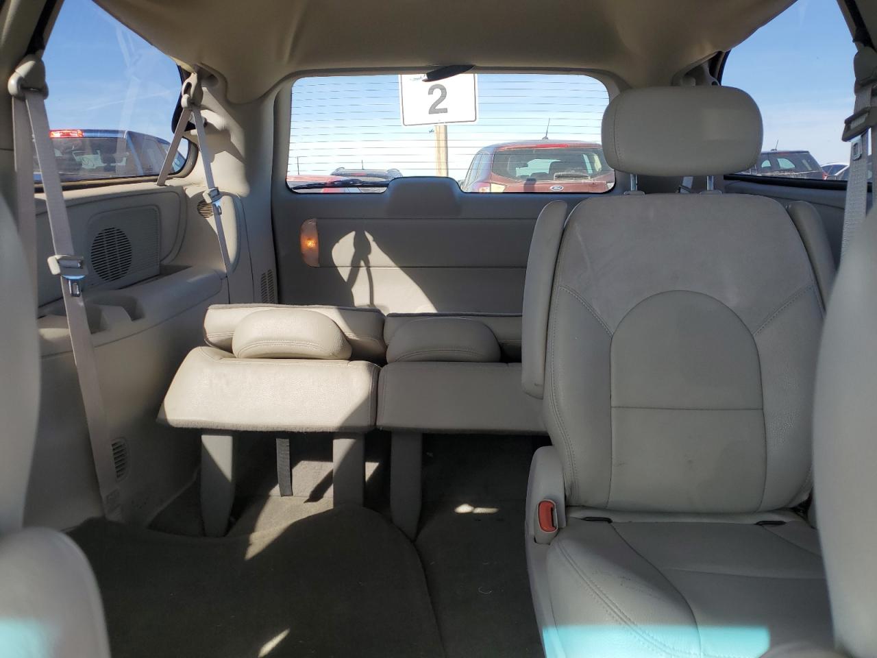 2006 Chrysler Town & Country - Image 10