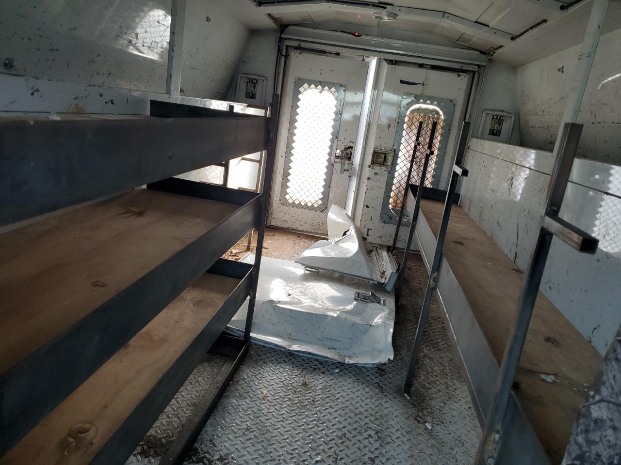 2007 Ford Econoline - Image 10