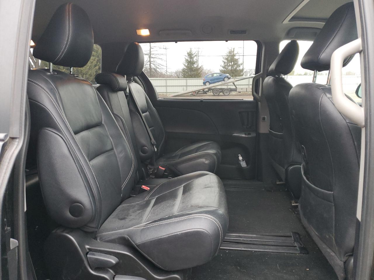 2015 Toyota Sienna - Image 11