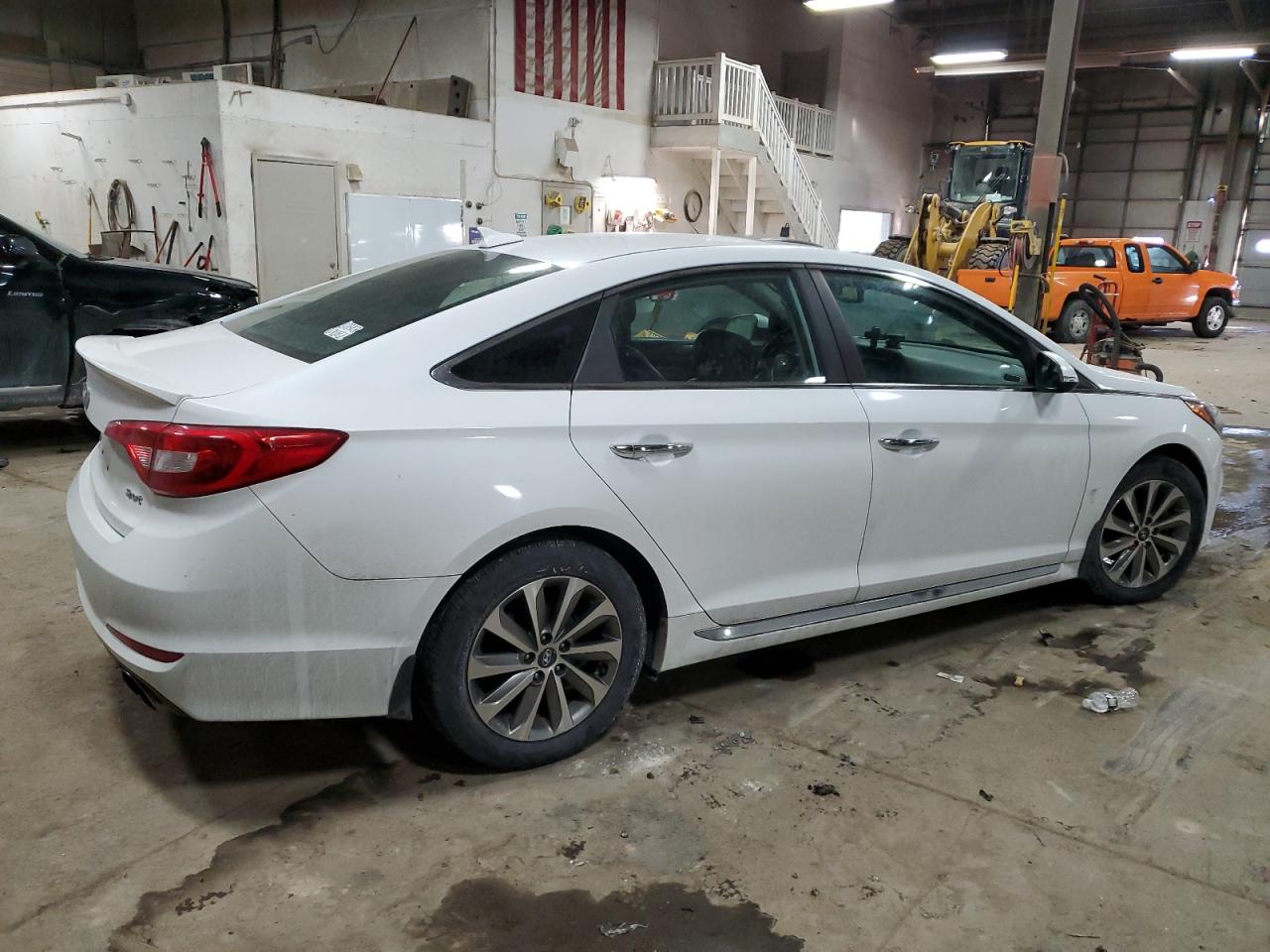 2016 Hyundai Sonata - Image 3