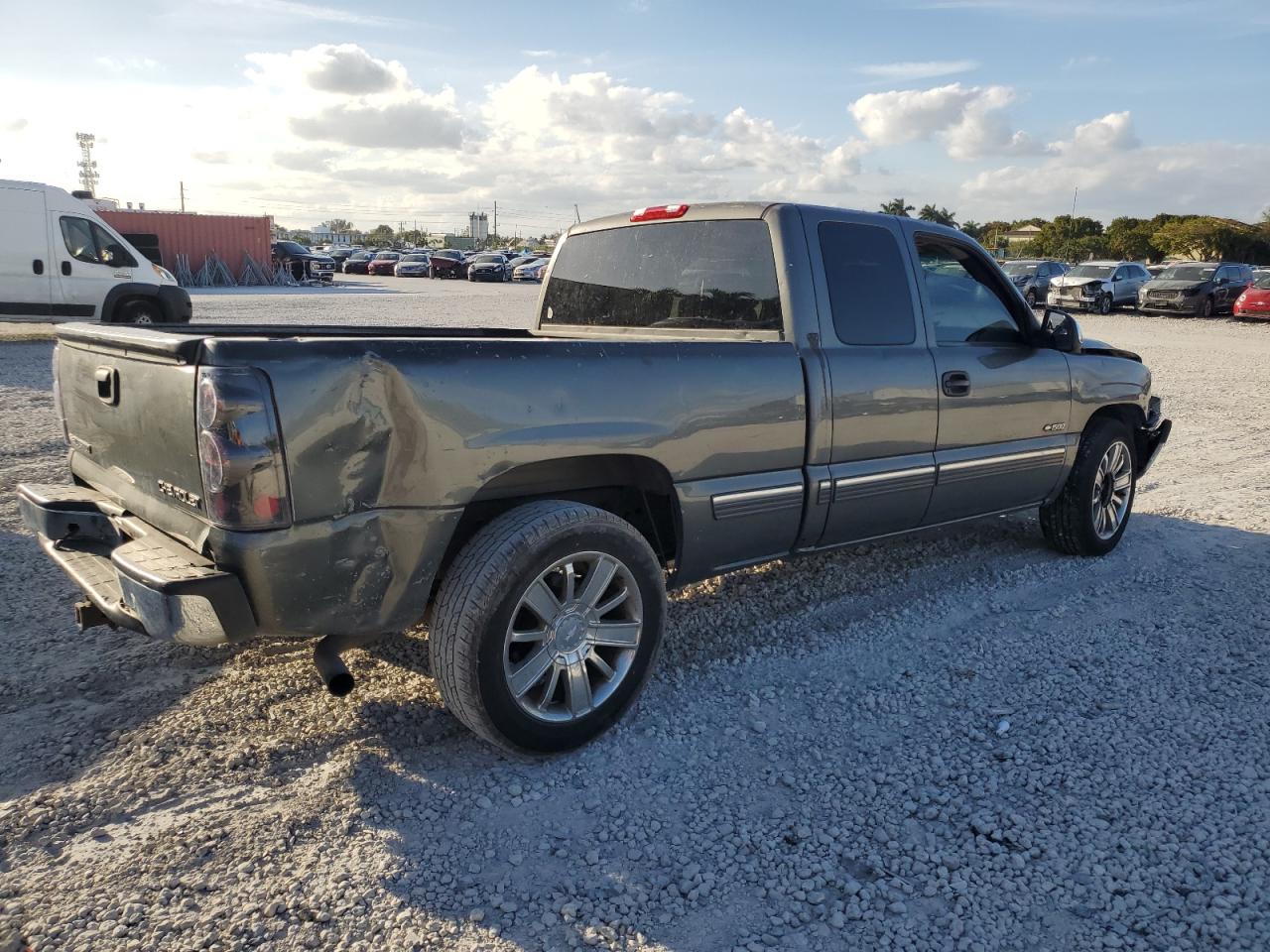 2001 Chevrolet Silverado - Image 3