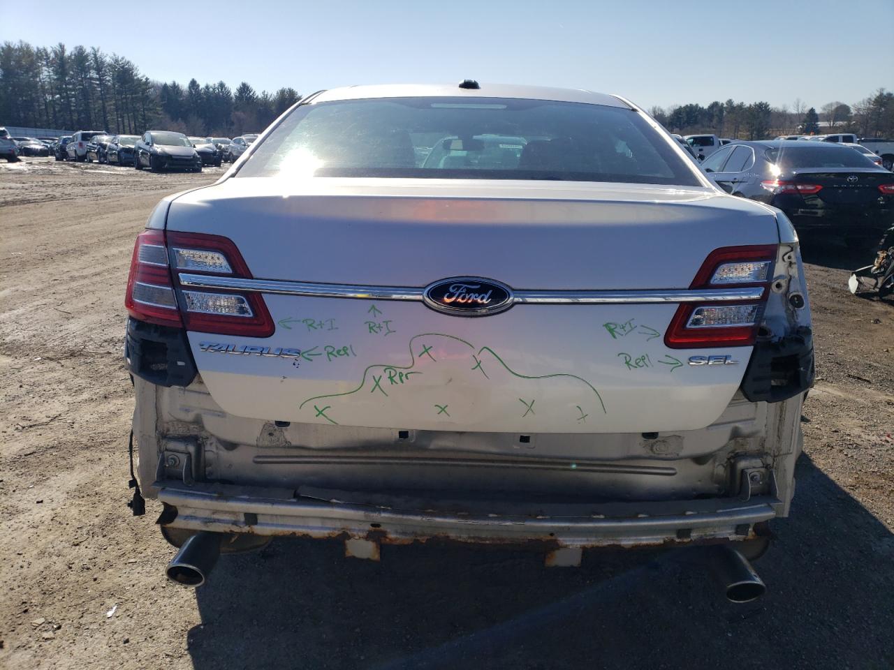 2013 Ford Taurus - Image 6