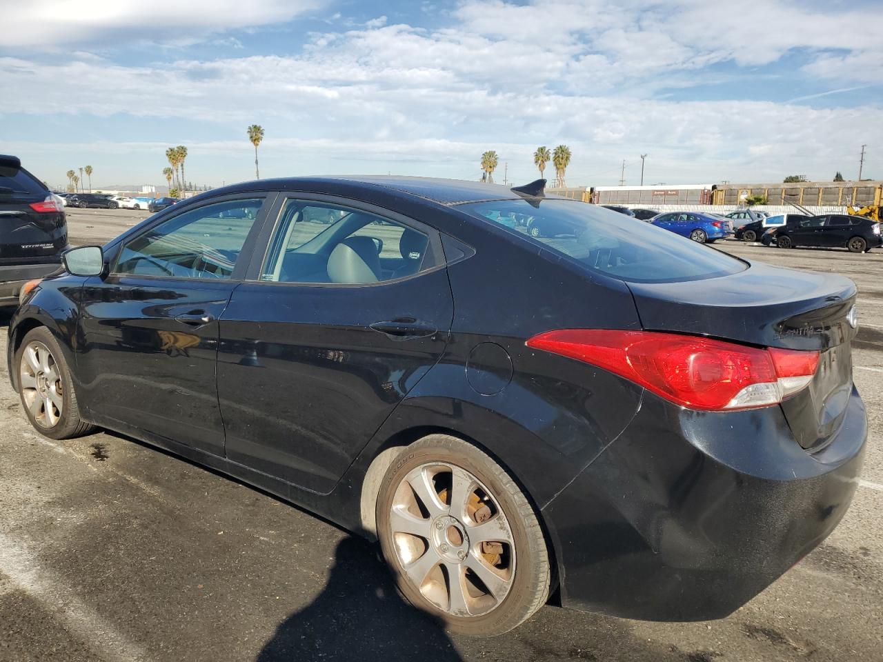2012 Hyundai Elantra - Image 2
