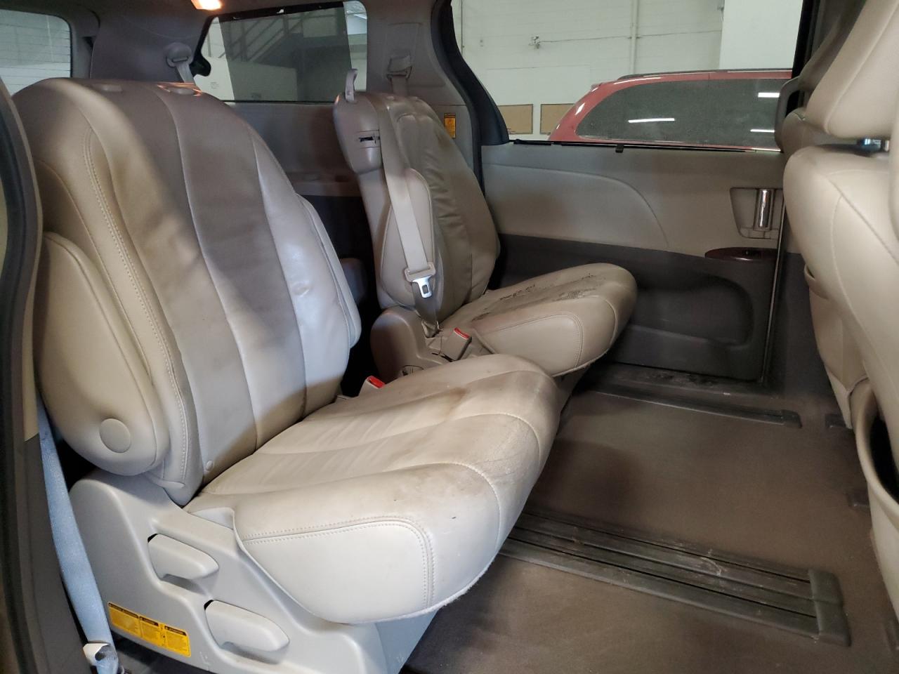 2014 Toyota Sienna - Image 11