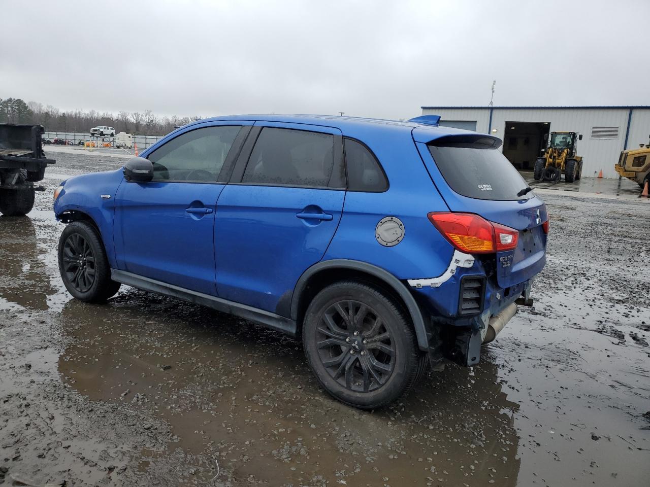2017 Mitsubishi Outlander - Image 2