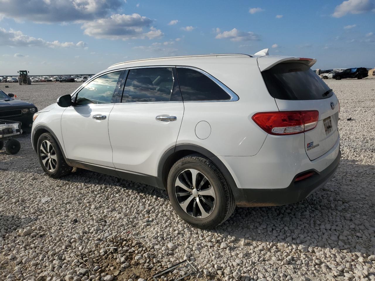 2016 Kia Sorento - Image 2