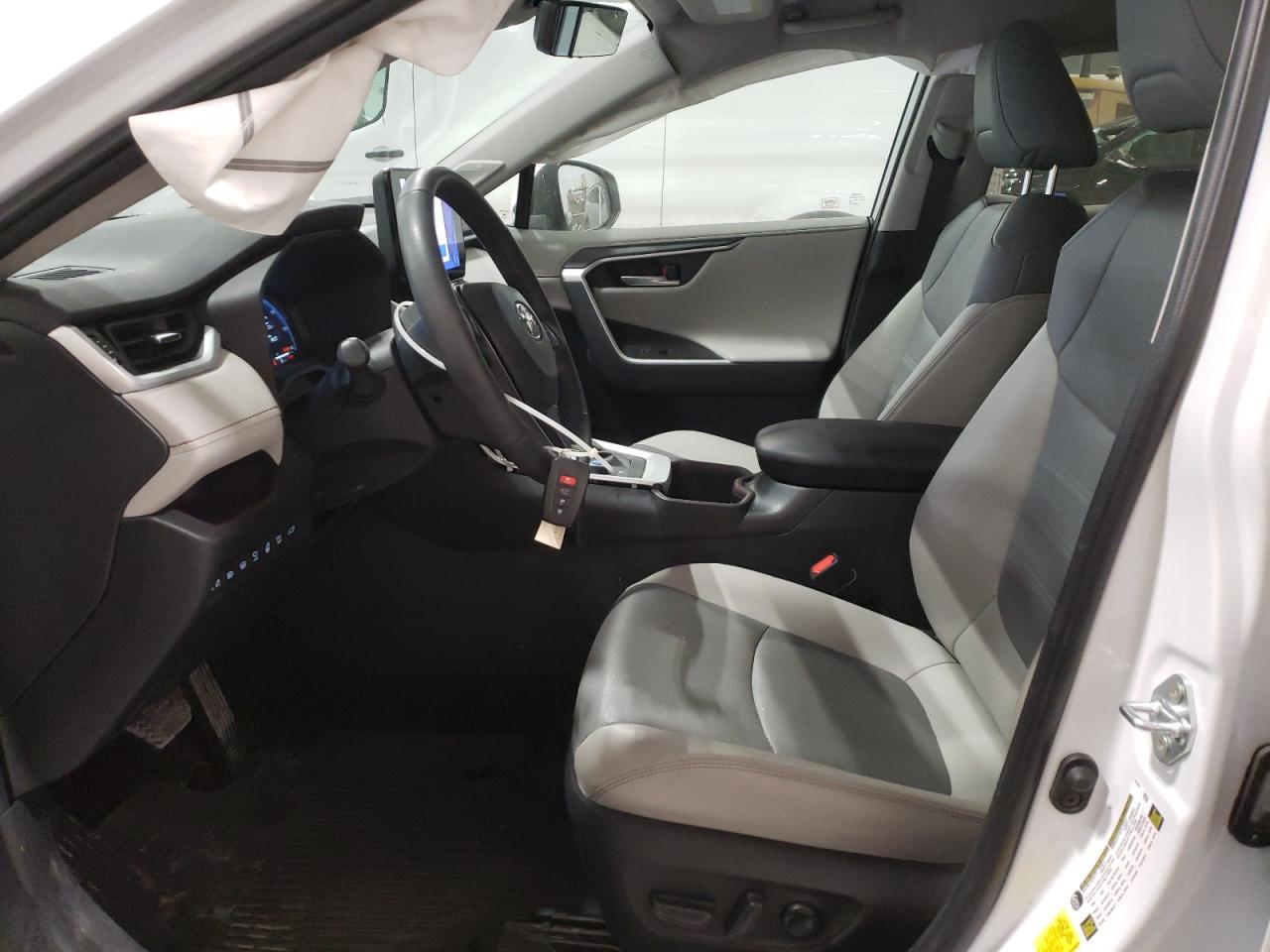 2024 Toyota RAV 4 - Image 7