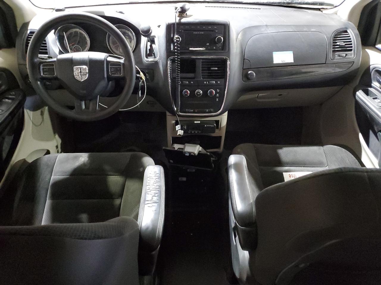 2017 Dodge Caravan - Image 8