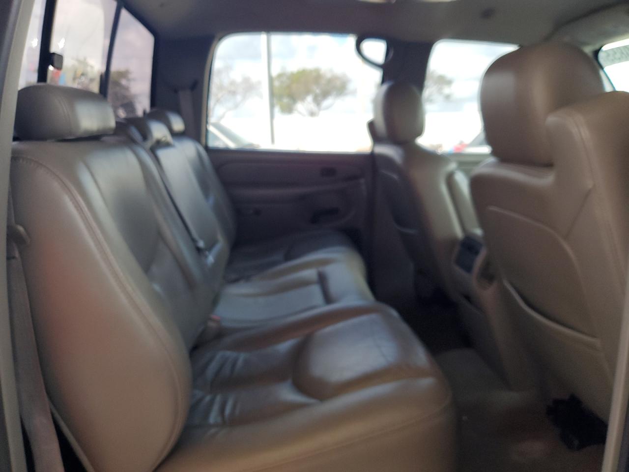 2006 Chevrolet Silverado - Image 10