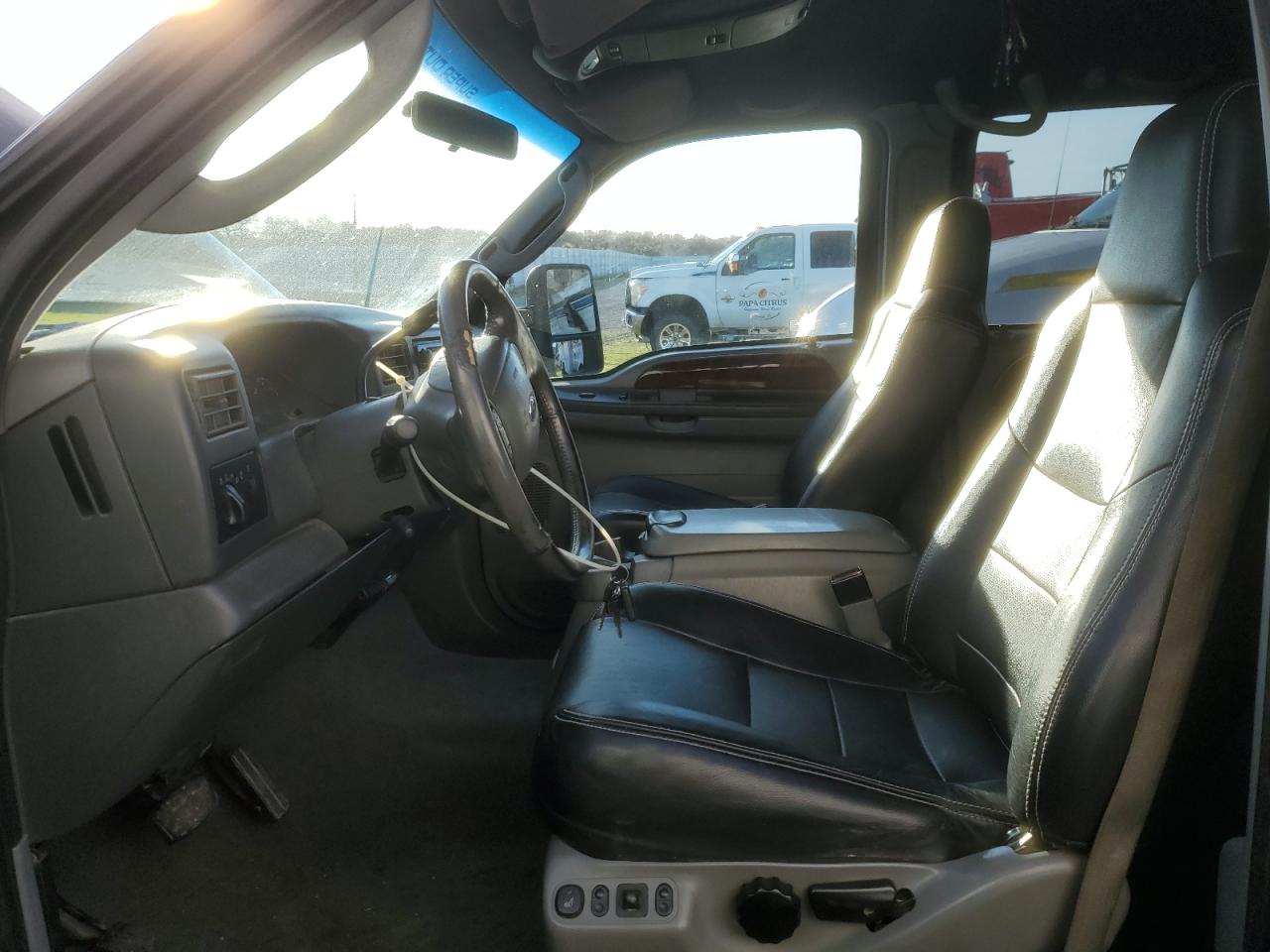 2003 Ford F350 - Image 7
