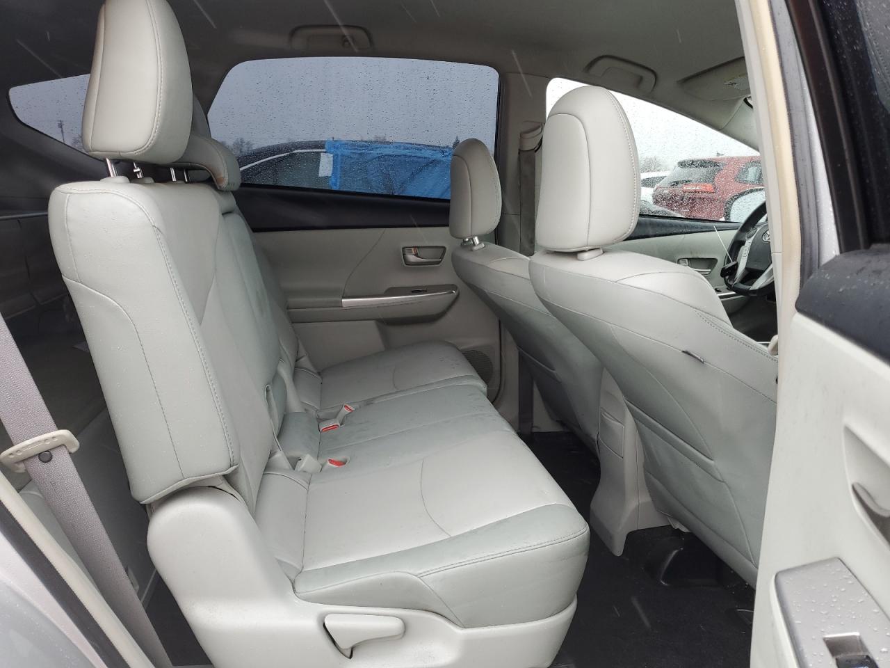 2013 Toyota Prius - Image 10