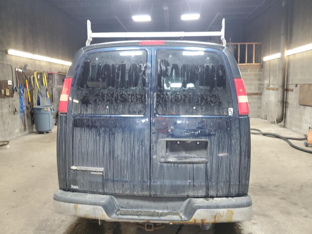 2009 Chevrolet Express - Image 6