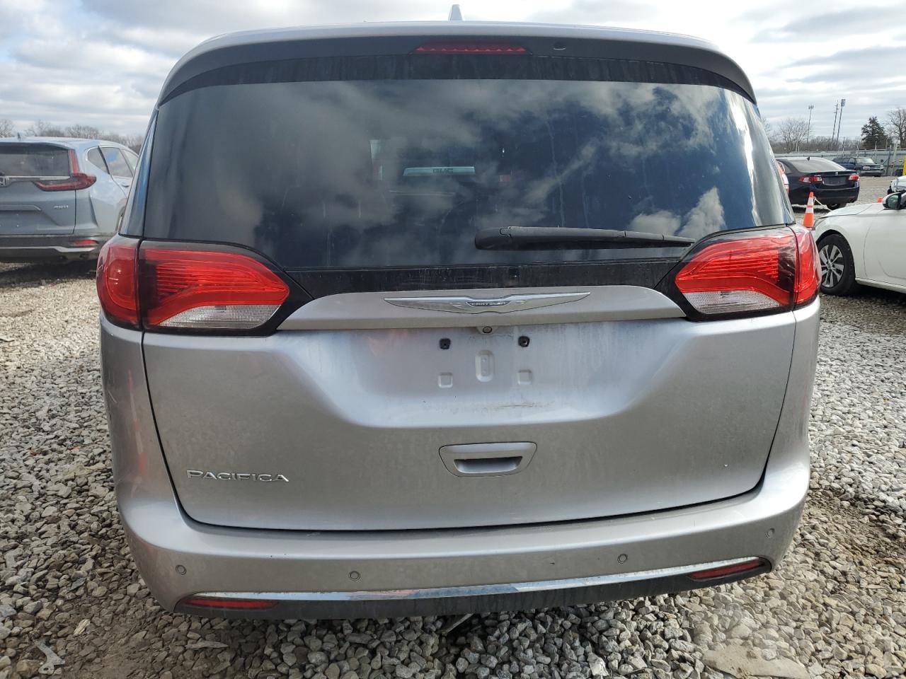 2017 Chrysler Pacifica - Image 6