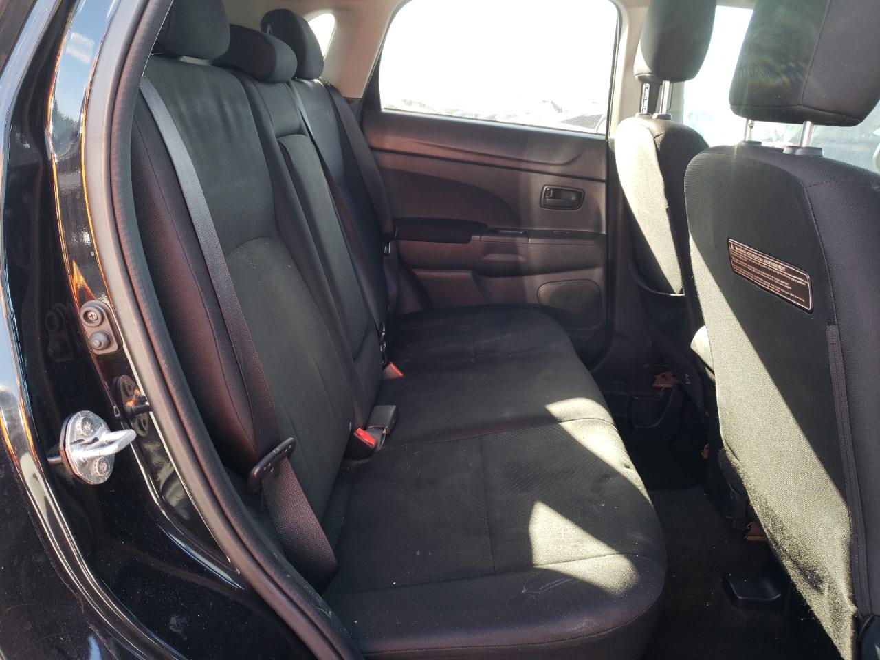2014 Mitsubishi Outlander - Image 11