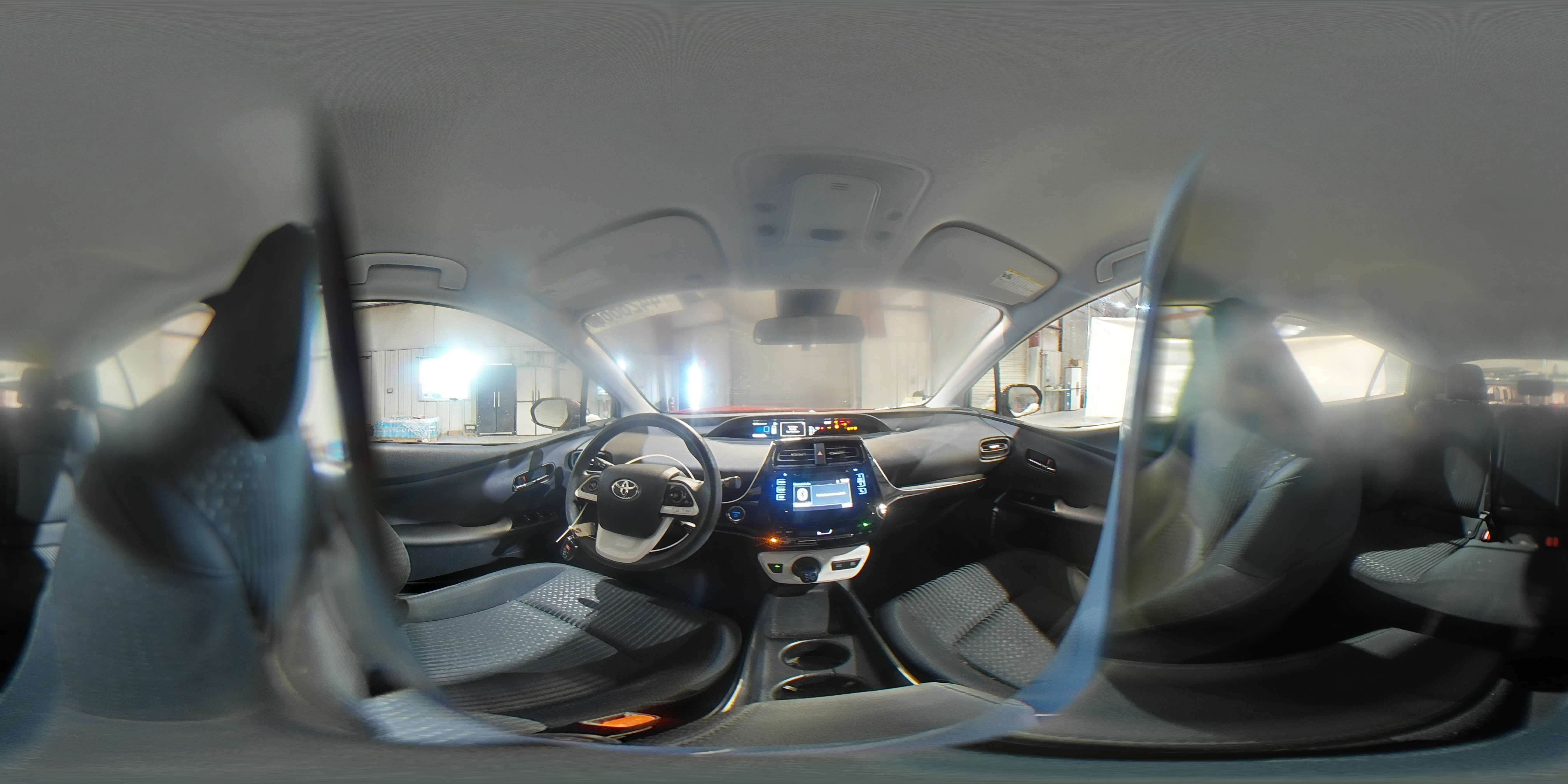 2018 Toyota Prius - Image 13
