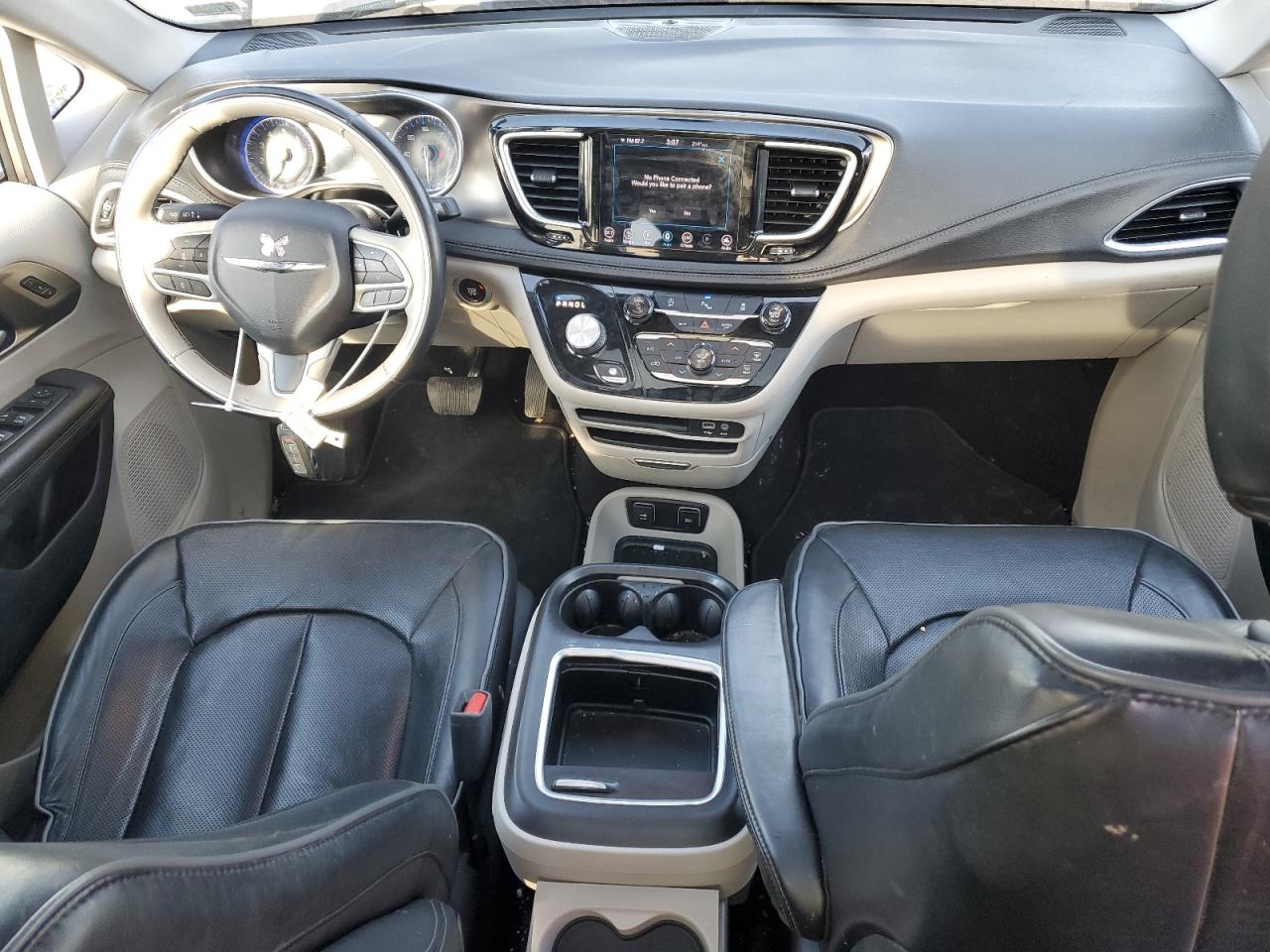 2018 Chrysler Pacifica - Image 8