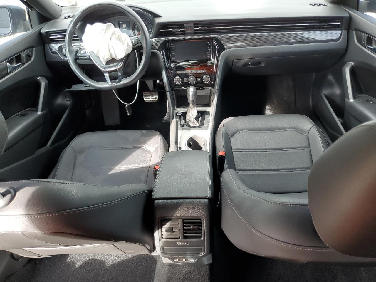 2021 Volkswagen Passat - Image 8