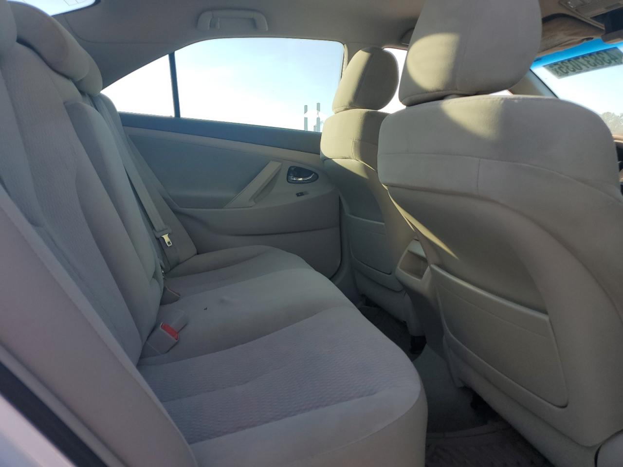 2010 Toyota Camry - Image 10