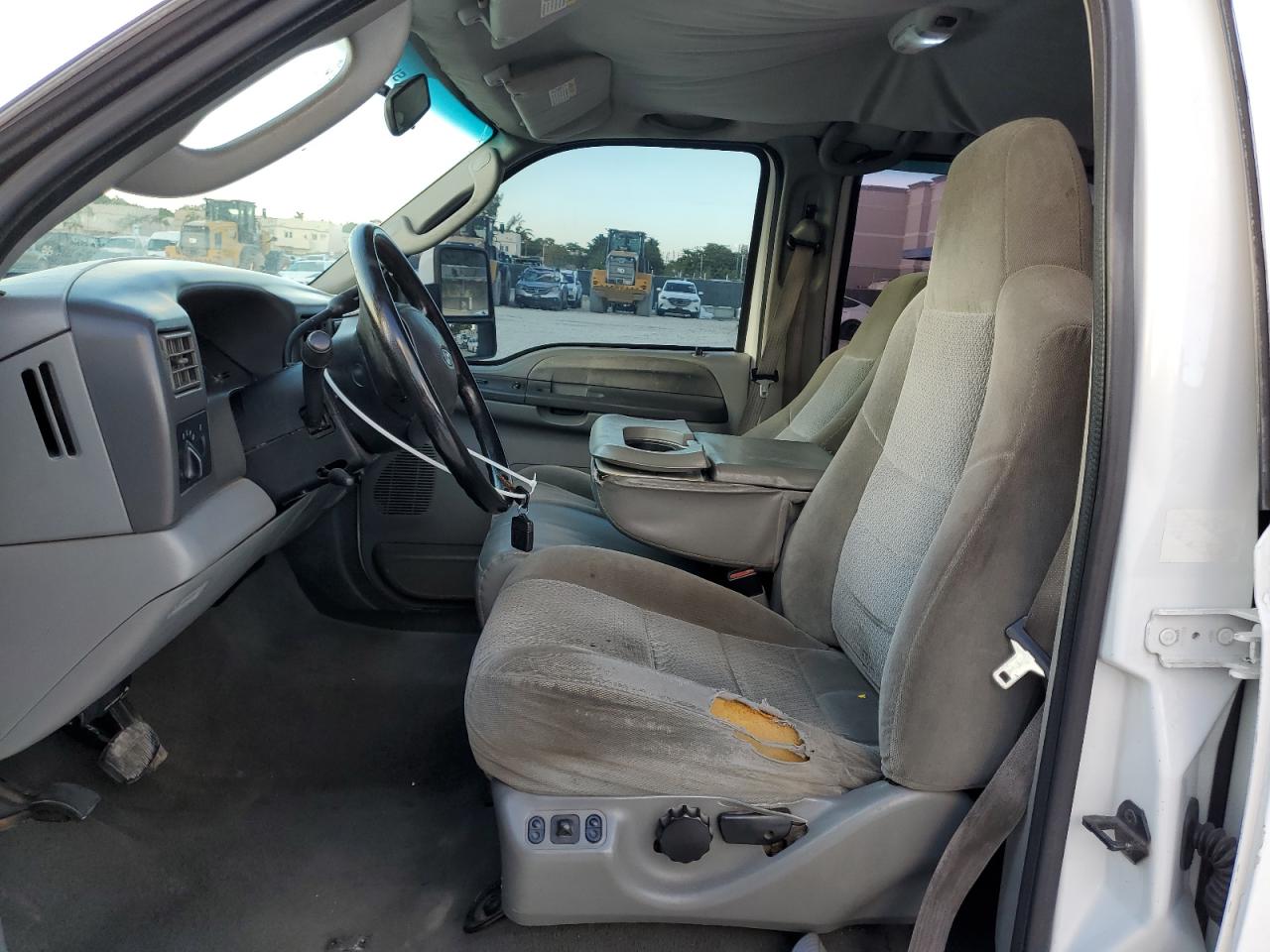 2004 Ford F250 - Image 7