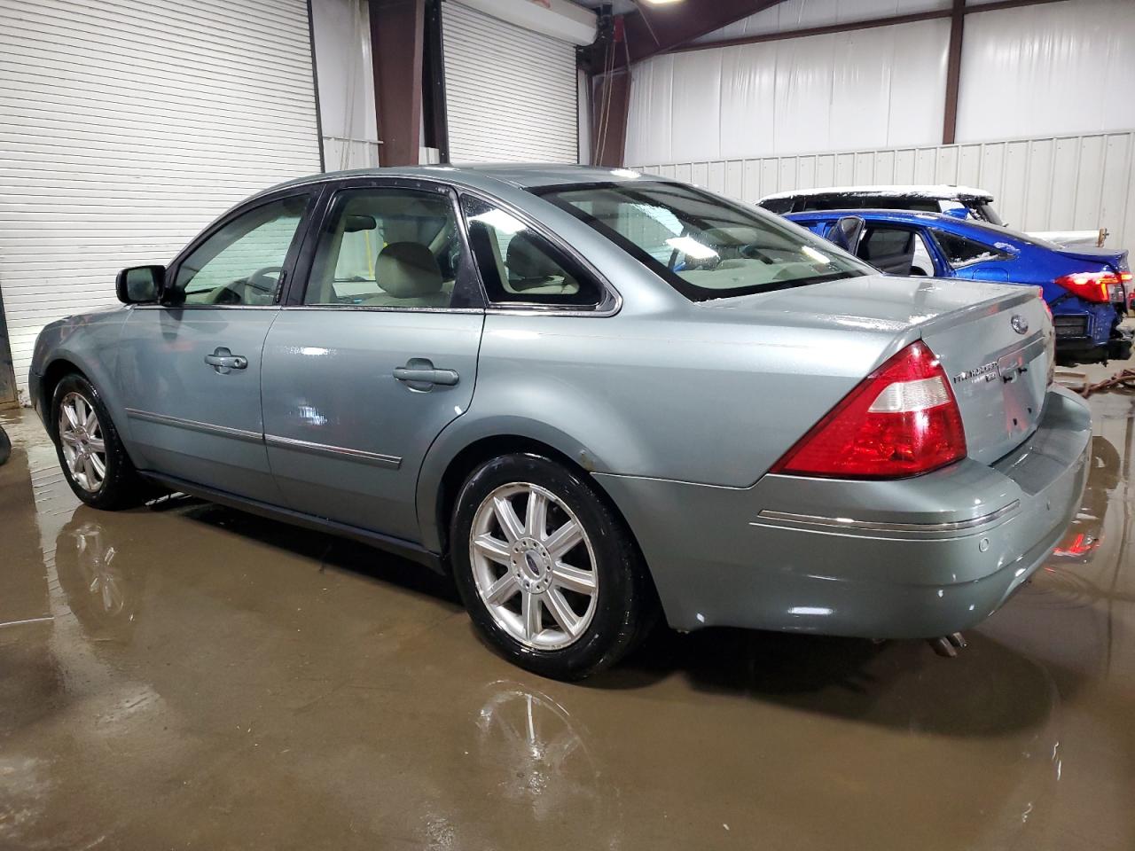 2005 Ford Five Hundred - Image 2