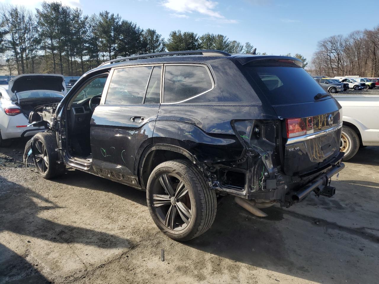 2021 Volkswagen Atlas - Image 2